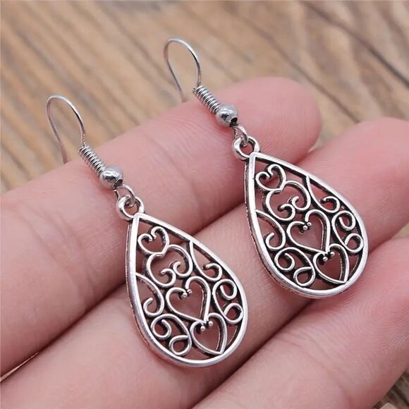 Teardrop Filigree Heart Dangle Earrings Silver Vtg Style Hollow Lace Drop New - Picture 1 of 5